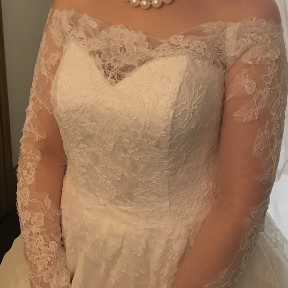 Lace ball gown wedding dress - Picture 5 of 7